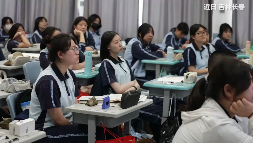 2025新澳免费资料KJ77,男孩夜晚打乒乓球太吵被邻居找上门,全面解答解释落实_网红版V13.82
